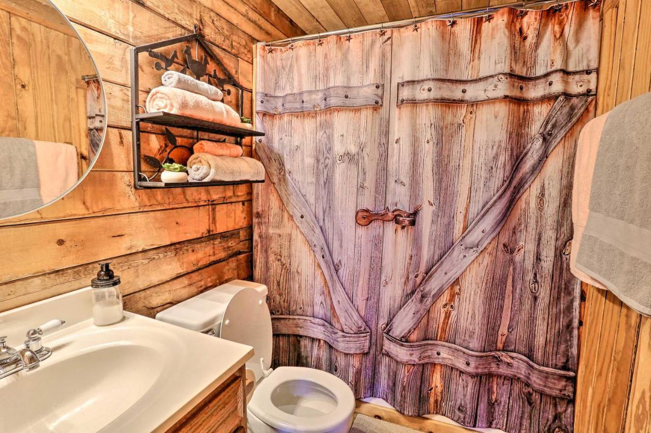 Broken Bow Log Cabin With Fire Pit, Pond, And Deck! ภายนอก รูปภาพ